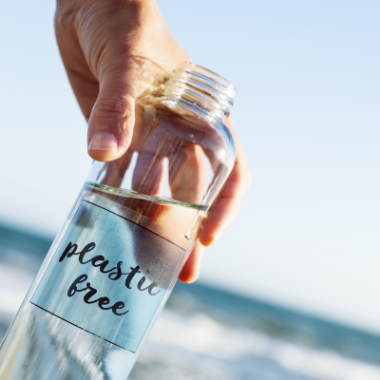 Picie wody z butelki